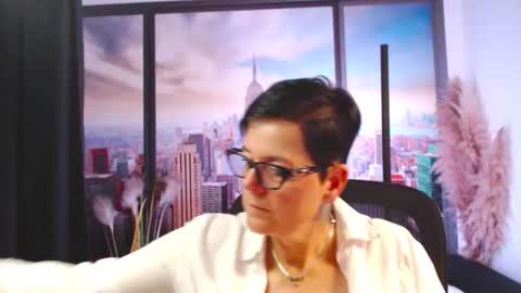 Snapshot of mollysun chatting on 10.24.25 MollySun Nina Randmann online show from 10.24.25