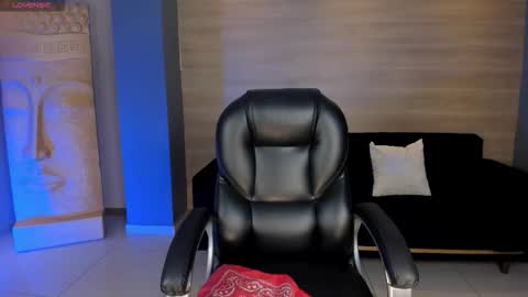 Molly Sunders online show from 10.25.25