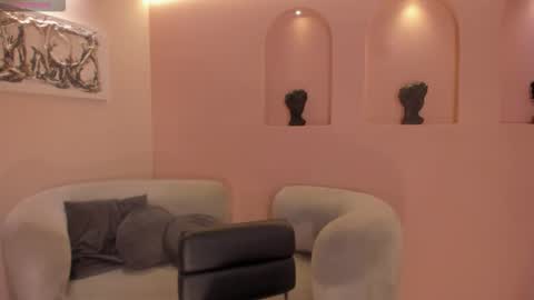 Molly Sunders online show from 11.05.25