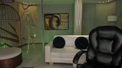 Molly Sunders online show from 04.17.26