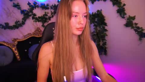 mollyymayy online show from 12.15.25