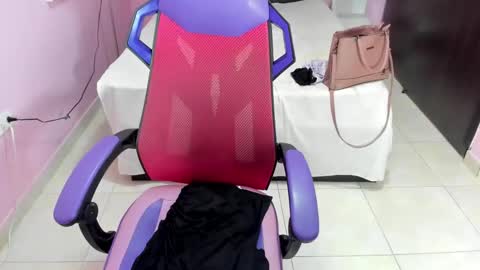 Snapshot of mommy_whore_slut chatting on 03.12.25 call me slut online show from 03.12.25