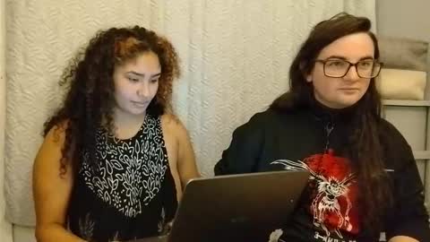 Snapshot of mommybubbles2 chatting on 02.24.25 Mommy Bubbles online show from 02.24.25