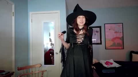 Goddess L online show from 10.31.25