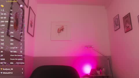 Snapshot of mommyissuess_ chatting on 02.13.25 Daphne online show from 02.13.25