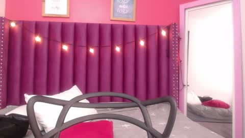 Snapshot of mommyissuess_ chatting on 02.26.25 Daphne online show from 02.26.25