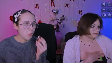 Snapshot of mona_cloud chatting on 04.19.26 Mona online show from 04.19.26