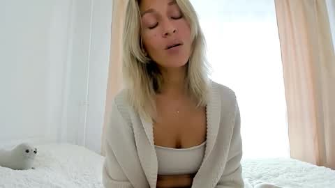 Mona online show from 09.12.25