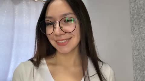 Snapshot of monacutee chatting on 10.12.25 Mona online show from 10.12.25