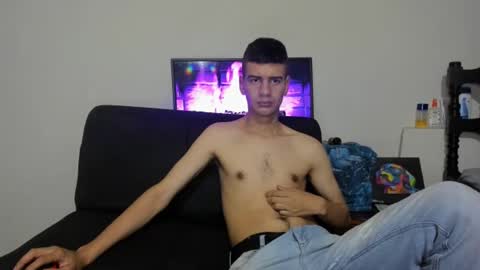 Snapshot of monarquia_ chatting on 12.28.24 nicolas online show from 12.28.24