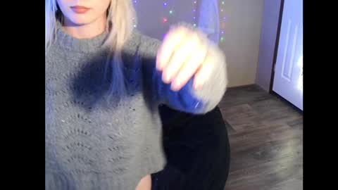 Snapshot of monica_lily chatting on 02.05.25 Monica online show from 02.05.25