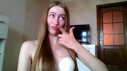 Snapshot of monica_tamayo chatting on 05.07.26 Monica online show from 05.07.26