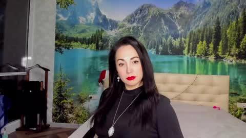 monica_weisss online show from 01.10.25
