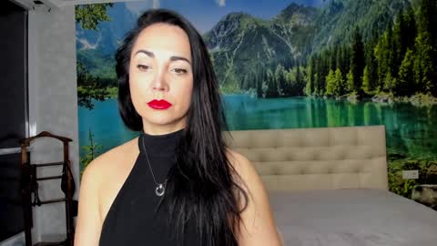 monica_weisss online show from 01.16.25