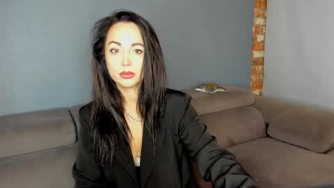 monica_weisss online show from 01.25.25