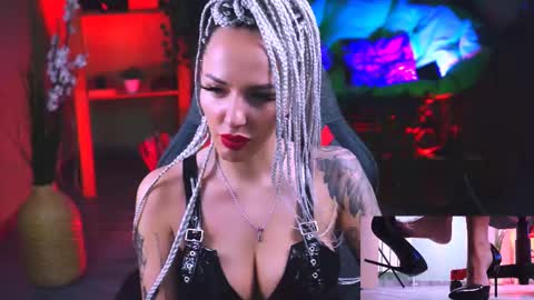 Monika online show from 02.11.25