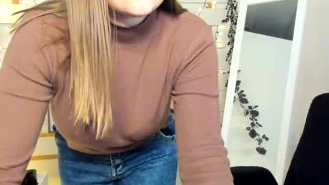 Monika online show from 11.25.25