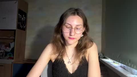 Snapshot of monikakotts chatting on 06.15.26 Mia online show from 06.15.26