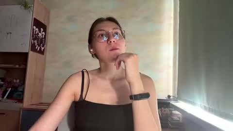 Snapshot of monikakotts chatting on 07.21.26 Mia online show from 07.21.26