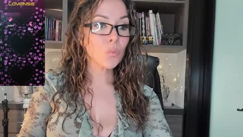 Monilee online show from 01.30.25