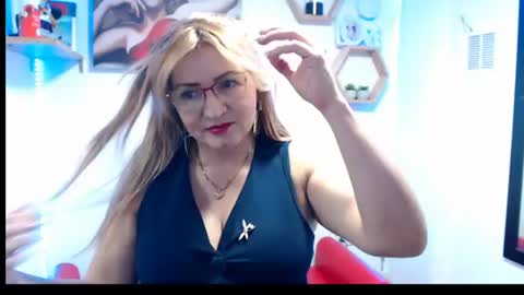 Snapshot of monserrat_diva chatting on 06.14.26 monserrat_diva online show from 06.14.26