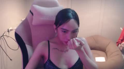 ELYSE A SIMPLE GIRL online show from 01.23.25