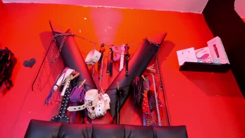 Monttserratt online show from 02.26.25