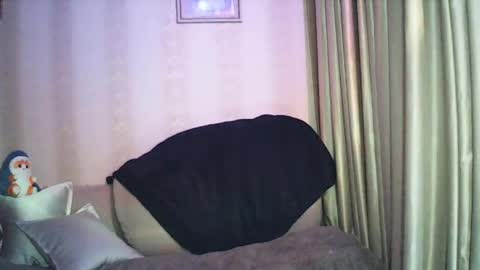 moodiemira online show from 04.15.26