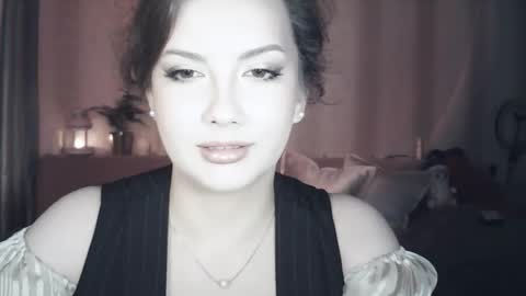 Snapshot of moodiemira chatting on 05.17.26 moodiemira online show from 05.17.26