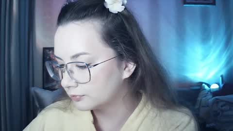 Snapshot of moodiemira chatting on 05.28.26 moodiemira online show from 05.28.26