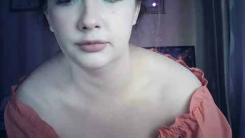 Snapshot of moodiemira chatting on 06.26.26 moodiemira online show from 06.26.26