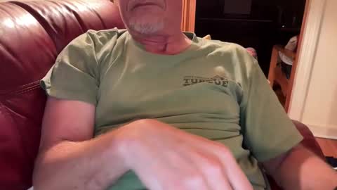 Snapshot of moon4music chatting on 12.25.24 moon4music online show from 12.25.24