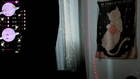 Snapshot of moon__girl chatting on 05.20.26 Roxy online show from 05.20.26
