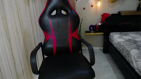 moon_and_fire_ online show from 11.10.25