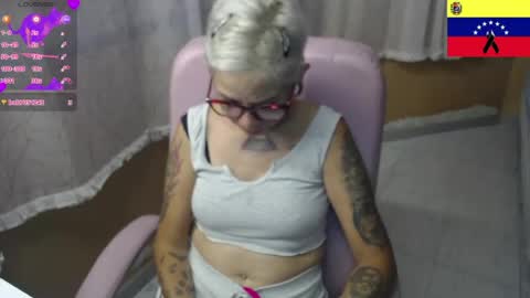 Snapshot of moon_cat85 chatting on 06.29.26 Luna online show from 06.29.26