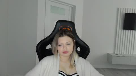 moon_lili online show from 03.22.26