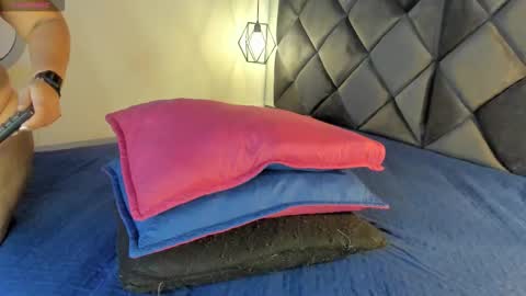 Luna  online show from 11.06.25