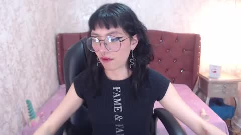 Snapshot of mooncharlotte chatting on 12.13.24 Charlotte online show from 12.13.24