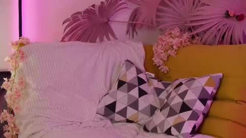 moonliora online show from 02.08.26