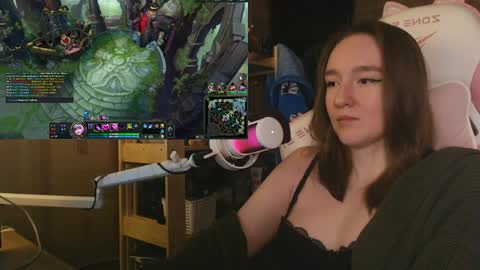 Snapshot of moonlish_siren chatting on 05.30.26 Katrin online show from 05.30.26