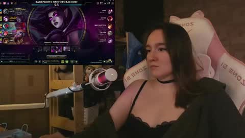 Snapshot of moonlish_siren chatting on 05.31.26 Katrin online show from 05.31.26