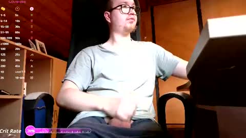Snapshot of moonsexguy chatting on 06.06.26 Flo online show from 06.06.26