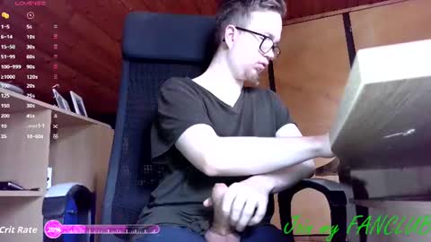 Snapshot of moonsexguy chatting on 06.12.26 Flo online show from 06.12.26
