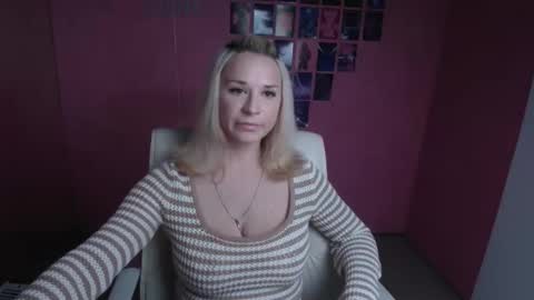 Snapshot of moonsusanna chatting on 05.06.26 Susanna online show from 05.06.26