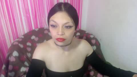 Snapshot of moontthbluee chatting on 01.26.25 luna online show from 01.26.25