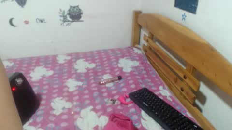 Snapshot of moontthbluee chatting on 09.18.25 luna online show from 09.18.25