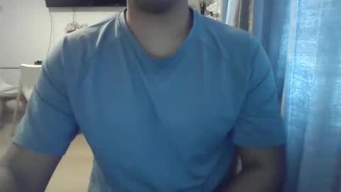 Snapshot of morenolatin19 chatting on 12.20.25 Jos Luis online show from 12.20.25