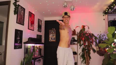 Snapshot of morgan_hiller chatting on 01.21.25   online show from 01.21.25