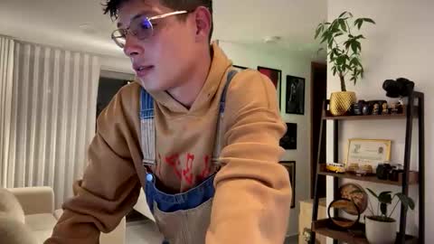 Snapshot of morgan_hiller chatting on 10.10.25   online show from 10.10.25