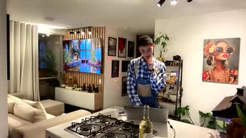   online show from 11.08.25